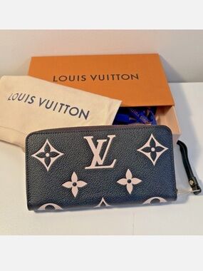 Louis Vuitton  Monogram ZippyWallet